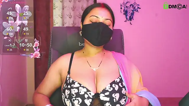 Snapshot of SassyWildCouple chatting on 07/17/26, 12:01 SassyWildCouple online show from 07/17/26, 12:01