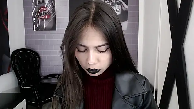 Snapshot of aleesha_cameron02 chatting on 10/27/25, 12:09 aleesha cameron02 online show from 10/27/25, 12:09