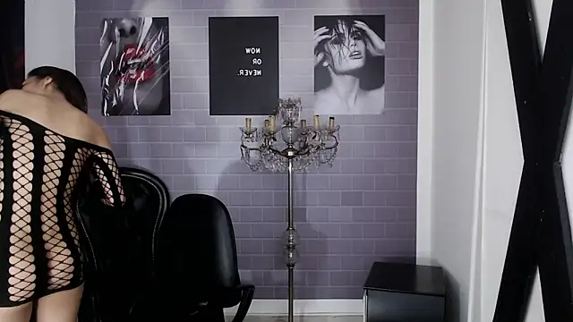 Snapshot of aleesha_cameron02 chatting on 11/05/25, 12:16 aleesha cameron02 online show from 11/05/25, 12:16