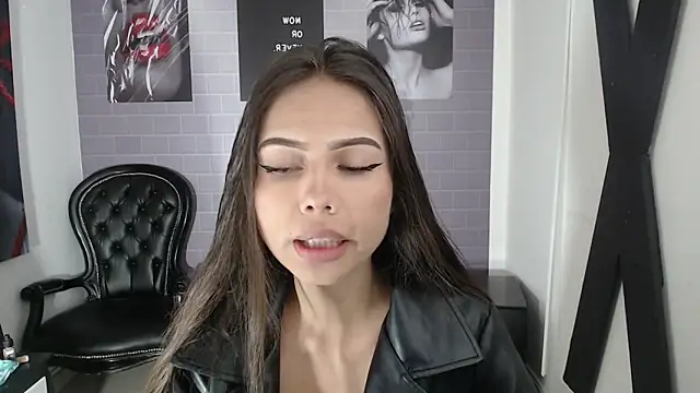 Snapshot of aleesha_cameron02 chatting on 11/08/25, 12:16 aleesha cameron02 online show from 11/08/25, 12:16