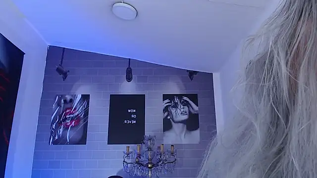 Snapshot of aleesha_cameron02 chatting on 12/14/25, 12:10 aleesha cameron02 online show from 12/14/25, 12:10