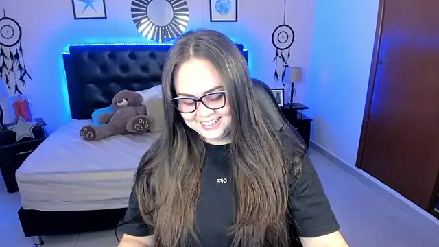 LolaVillalobos online show from 05/08/26, 12:43