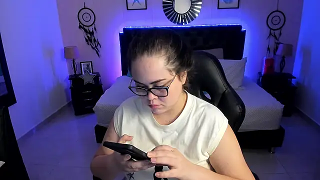 LolaVillalobos online show from 05/13/26, 01:41