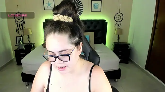 LolaVillalobos online show from 06/22/26, 02:03