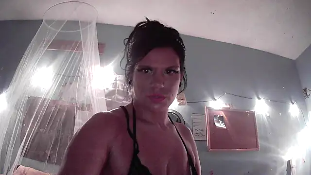 Snapshot of ovmilf chatting on 10/20/25, 01:39 ovmilf online show from 10/20/25, 01:39