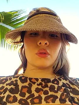 Snapshot of Natasanz chatting on 12/22/25, 10:07 Natasanz online show from 12/22/25, 10:07