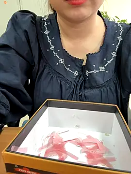 PhuongNhi21 online show from 10/31/25, 04:13