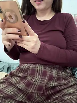 PhuongNhi21 online show from 12/15/25, 02:21