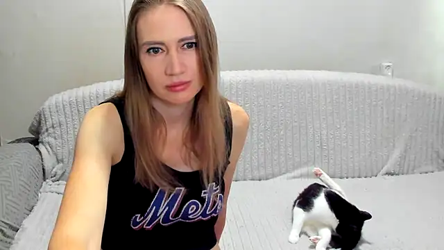 Snapshot of JessFoxxx chatting on 05/13/26, 04:32 JessFoxxx online show from 05/13/26, 04:32