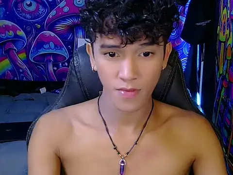 Snapshot of kenbigcockxx chatting on 05/26/26, 01:29 kenbigcockxx online show from 05/26/26, 01:29