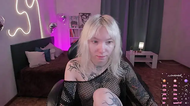 Snapshot of tattoo_art_baby chatting on 05/13/26, 01:03 tattoo art baby online show from 05/13/26, 01:03