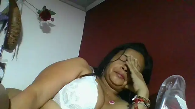 Snapshot of DianaOchoa_ chatting on 05/15/26, 10:44 DianaOchoa online show from 05/15/26, 10:44
