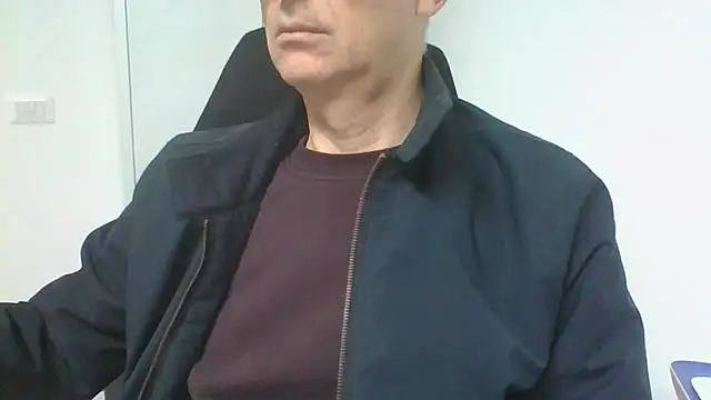 Snapshot of Sensor2000 chatting on 12/23/25, 10:24 Sensor2000 online show from 12/23/25, 10:24