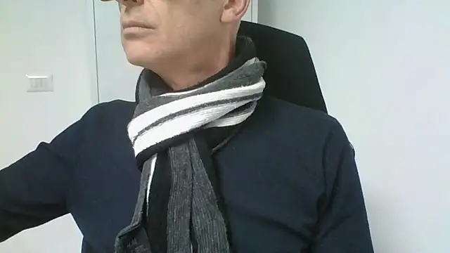 Snapshot of Sensor2000 chatting on 01/16/26, 02:10 Sensor2000 online show from 01/16/26, 02:10