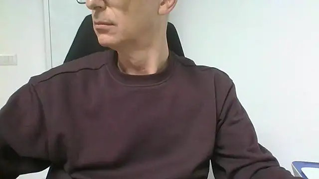 Snapshot of Sensor2000 chatting on 03/02/26, 08:43 Sensor2000 online show from 03/02/26, 08:43