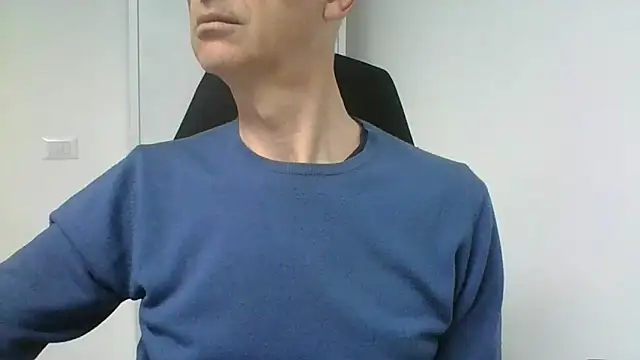 Snapshot of Sensor2000 chatting on 03/05/26, 07:59 Sensor2000 online show from 03/05/26, 07:59