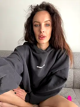 Snapshot of goodgirldevil chatting on 10/28/25, 11:14 goodgirldevil online show from 10/28/25, 11:14