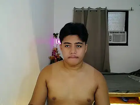 Snapshot of Hugecock2hundle_intown chatting on 11/17/25, 08:09 Hugecock2hundle intown online show from 11/17/25, 08:09