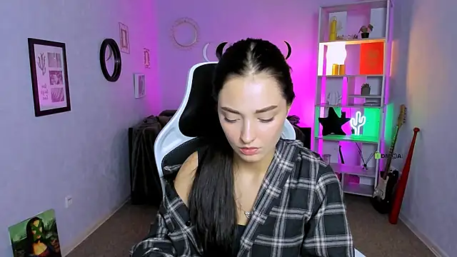 Snapshot of miki-niki chatting on 09/10/25, 05:35 miki-niki online show from 09/10/25, 05:35