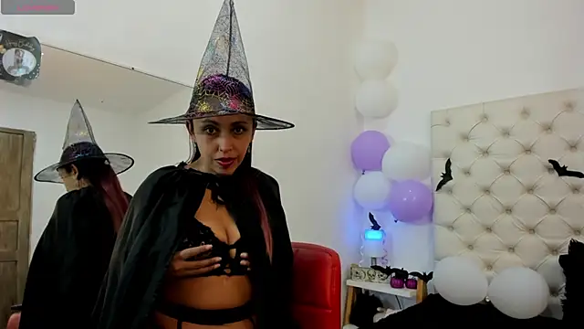 Snapshot of valeriasweet_ chatting on 10/12/25, 01:54 valeriasweet online show from 10/12/25, 01:54