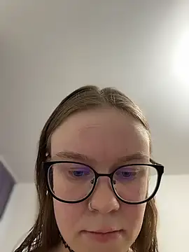 Snapshot of _CherryBloom_ chatting on 12/19/25, 12:23 CherryBloom online show from 12/19/25, 12:23