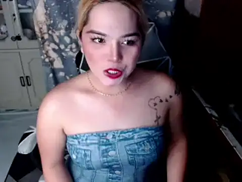 Snapshot of blonditax1111 chatting on 10/22/25, 08:25 blonditax1111 online show from 10/22/25, 08:25