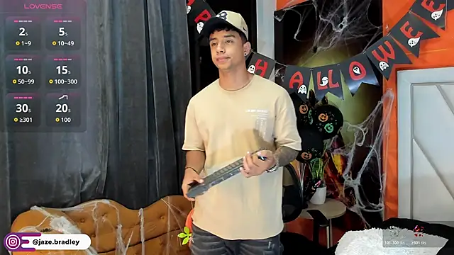 Snapshot of jaze_bradley chatting on 10/22/25, 11:32 jaze bradley online show from 10/22/25, 11:32