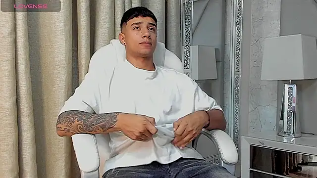 Snapshot of jaze_bradley chatting on 10/25/25, 11:29 jaze bradley online show from 10/25/25, 11:29