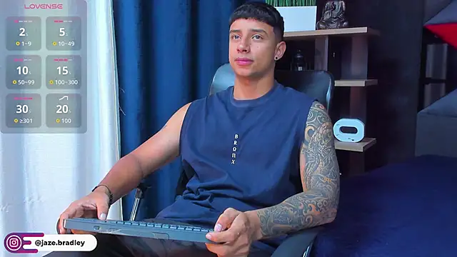 Snapshot of jaze_bradley chatting on 10/29/25, 11:23 jaze bradley online show from 10/29/25, 11:23