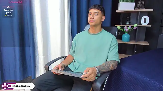 Snapshot of jaze_bradley chatting on 10/30/25, 11:33 jaze bradley online show from 10/30/25, 11:33