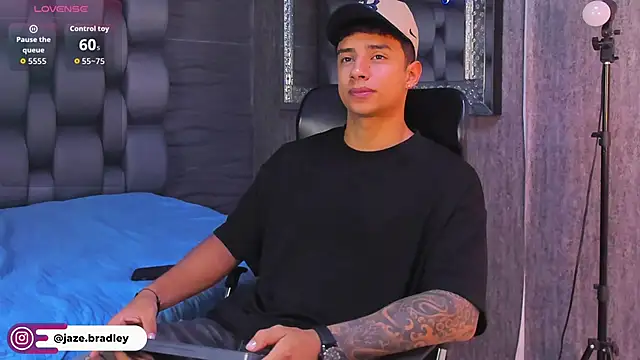 Snapshot of jaze_bradley chatting on 11/10/25, 11:31 jaze bradley online show from 11/10/25, 11:31