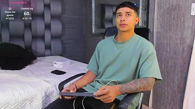 Snapshot of jaze_bradley chatting on 11/11/25, 11:32 jaze bradley online show from 11/11/25, 11:32