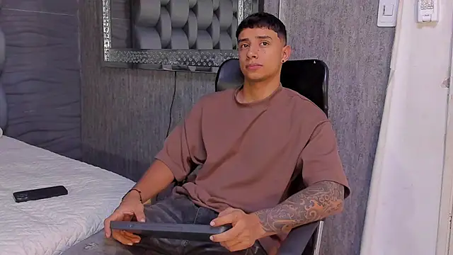 Snapshot of jaze_bradley chatting on 11/13/25, 11:31 jaze bradley online show from 11/13/25, 11:31