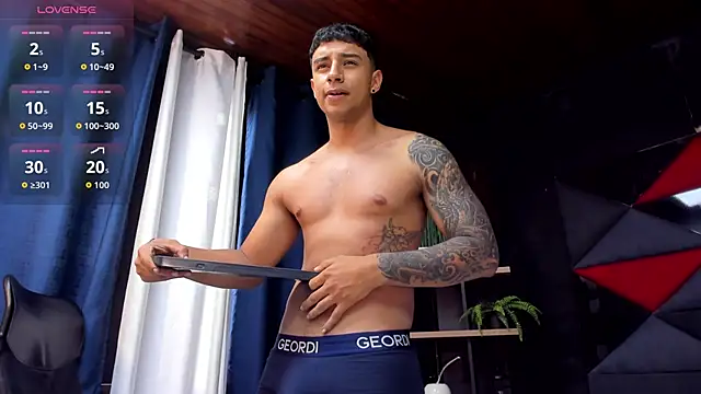 Snapshot of jaze_bradley chatting on 11/14/25, 12:15 jaze bradley online show from 11/14/25, 12:15