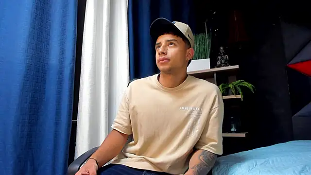 Snapshot of jaze_bradley chatting on 11/15/25, 12:13 jaze bradley online show from 11/15/25, 12:13