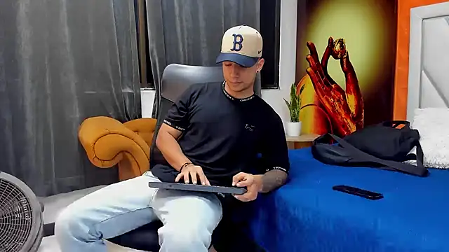 Snapshot of jaze_bradley chatting on 11/29/25, 11:24 jaze bradley online show from 11/29/25, 11:24