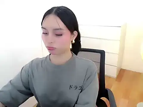 Snapshot of holly_tabby chatting on 09/09/25, 08:41 holly tabby online show from 09/09/25, 08:41