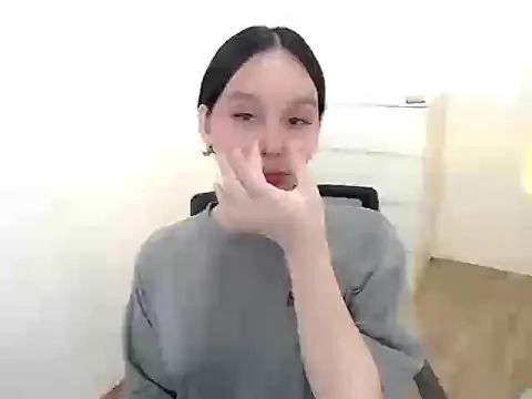 Snapshot of holly_tabby chatting on 10/17/25, 07:05 holly tabby online show from 10/17/25, 07:05