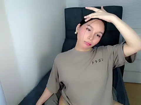 Snapshot of holly_tabby chatting on 12/21/25, 03:02 holly tabby online show from 12/21/25, 03:02