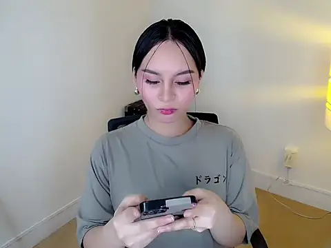 Snapshot of holly_tabby chatting on 01/06/26, 09:18 holly tabby online show from 01/06/26, 09:18