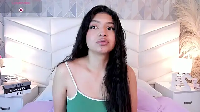 Snapshot of victoria___jonnes chatting on 09/15/25, 12:38 victoria jonnes online show from 09/15/25, 12:38