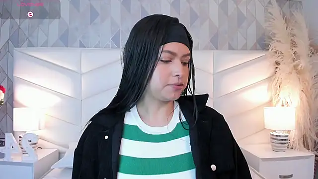 Snapshot of victoria___jonnes chatting on 09/21/25, 12:29 victoria jonnes online show from 09/21/25, 12:29