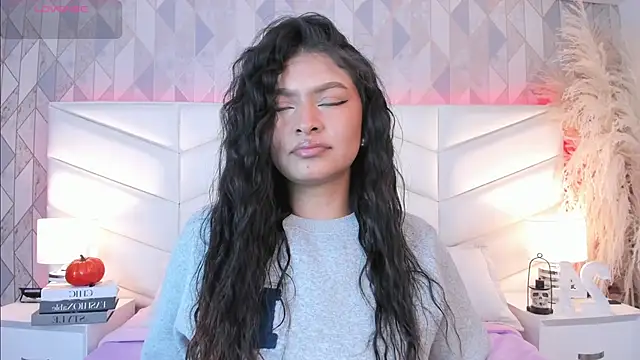 Snapshot of victoria___jonnes chatting on 10/06/25, 12:24 victoria jonnes online show from 10/06/25, 12:24