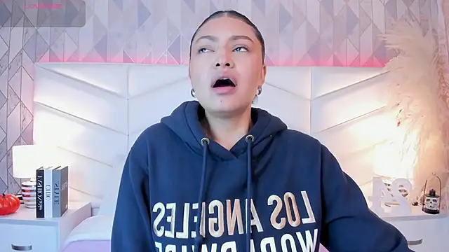 Snapshot of victoria___jonnes chatting on 10/09/25, 12:25 victoria jonnes online show from 10/09/25, 12:25