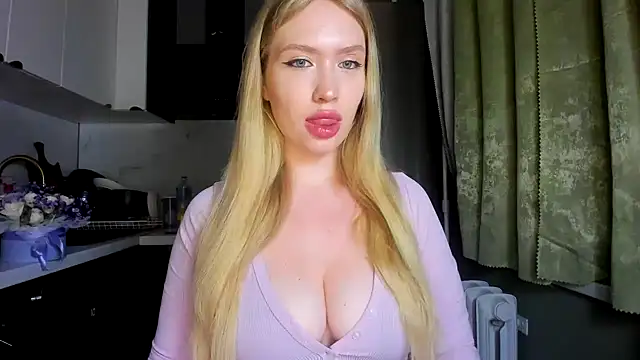 Snapshot of NicoleRiccii chatting on 09/25/25, 07:39 NicoleRiccii online show from 09/25/25, 07:39
