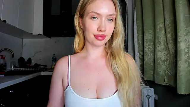 Snapshot of NicoleRiccii chatting on 10/05/25, 08:07 NicoleRiccii online show from 10/05/25, 08:07