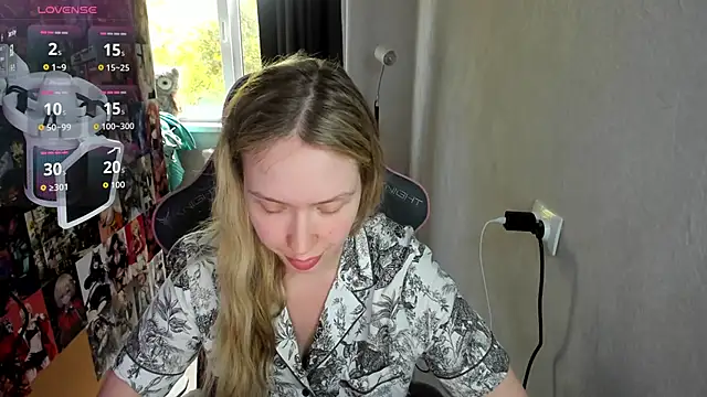 Snapshot of NicoleRiccii chatting on 10/10/25, 01:32 NicoleRiccii online show from 10/10/25, 01:32