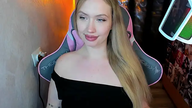 Snapshot of NicoleRiccii chatting on 11/04/25, 02:38 NicoleRiccii online show from 11/04/25, 02:38