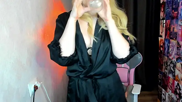 Snapshot of NicoleRiccii chatting on 12/13/25, 07:53 NicoleRiccii online show from 12/13/25, 07:53