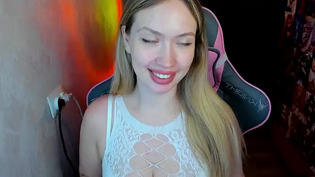 NicoleRiccii online show from 12/17/25, 11:33